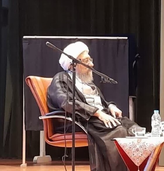 عالم واقعی باید عامل هم باشد