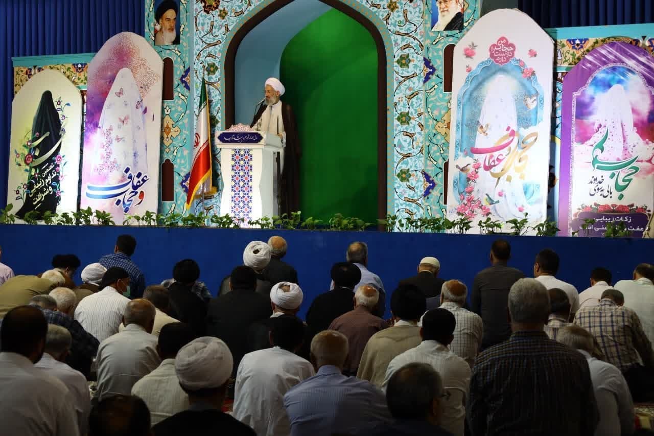 دشمن برای نهاد خانواده برنامهریزی کرده است