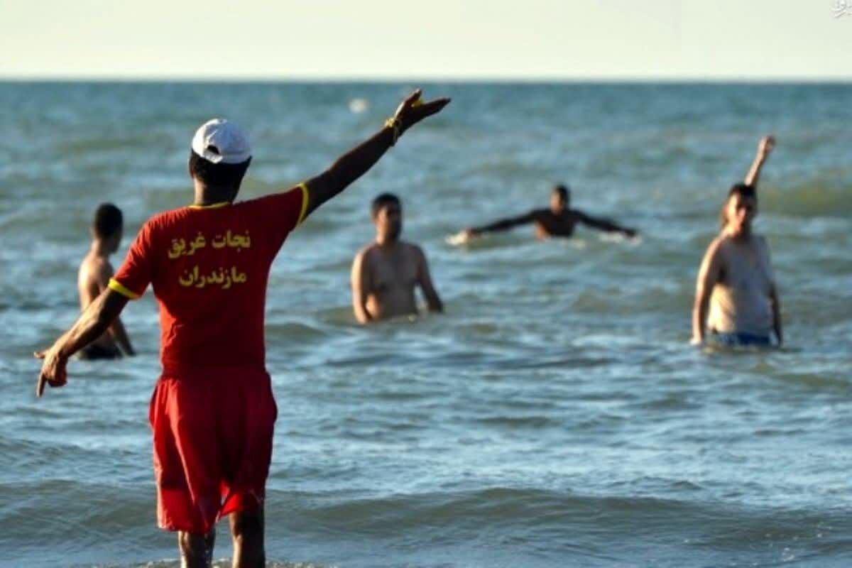 نجات جان ۴۴۲ نفر از امواج سهمگین خزر