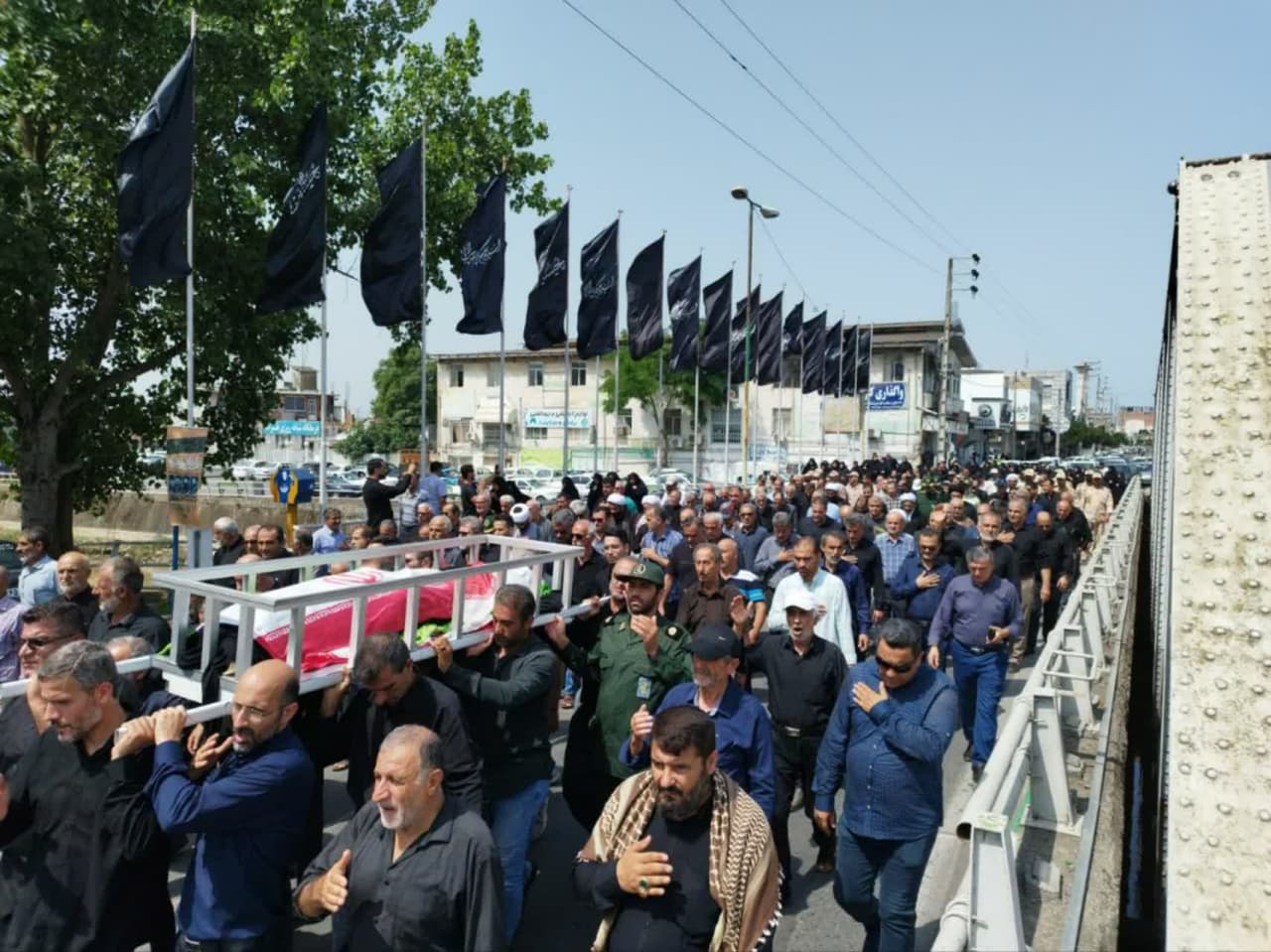 پیکر ام الشهداء، حاجیه خانم شهربانو برادران، مادر شهیدان والامقام عسگری در فریدونکنار تشییع شد