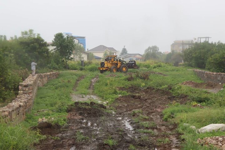 عملیات بازگشایی خیابان چالوس محله – گلسرخی انجام شد