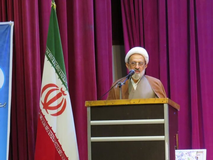 فرهنگ شناسنامه و هویت در ملت است