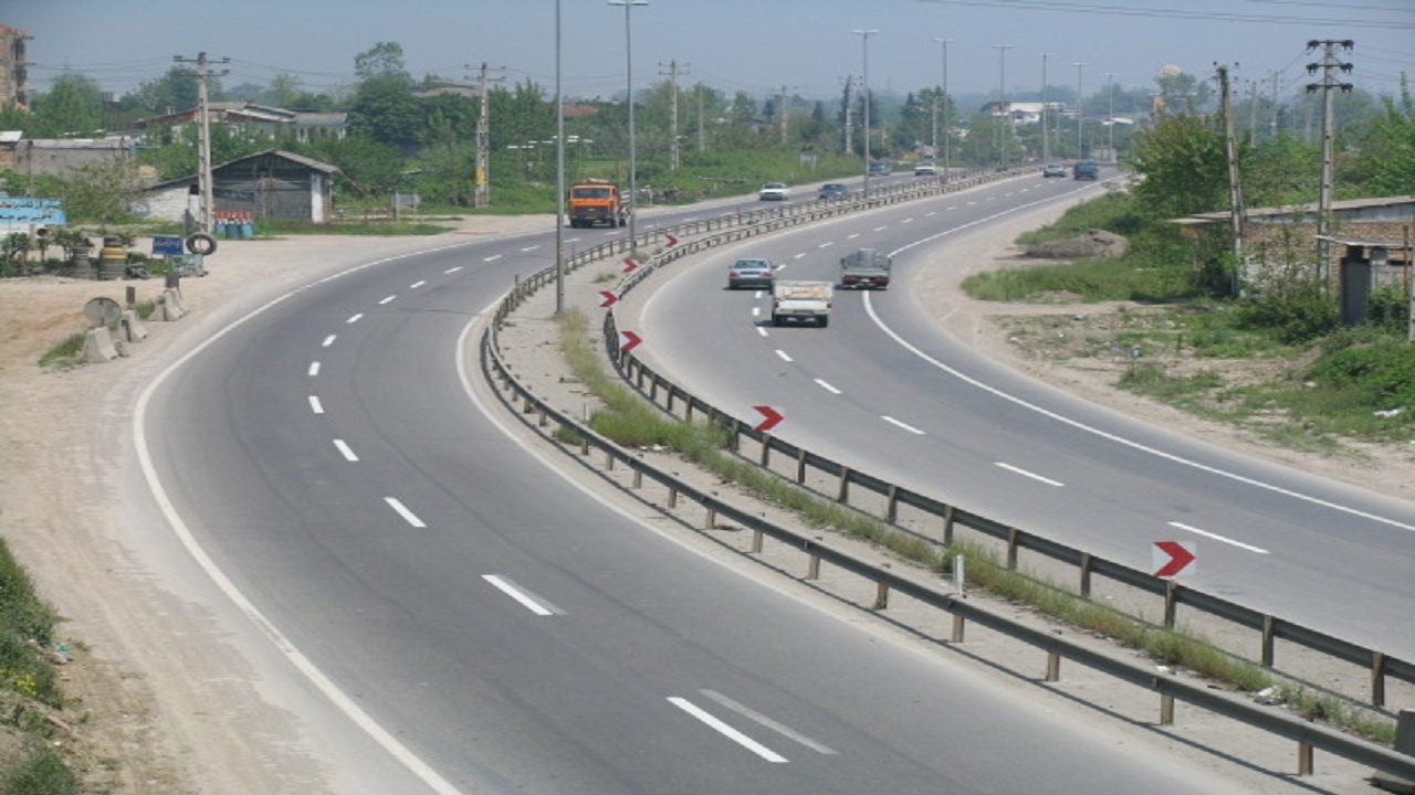 بیش از هزار و ۵۰۰ کیلومتر از جادههای ارتباطی مازندران خط کشی شد