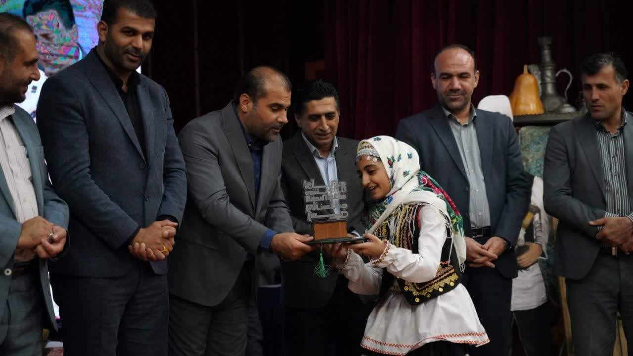 محمودآباد پایلوت قصه گویی استان مازندران خواهد شد/آیین اختتامیه نخستین جشنواره استانی قصه گویی آسنی به همت شهرداری و شورای