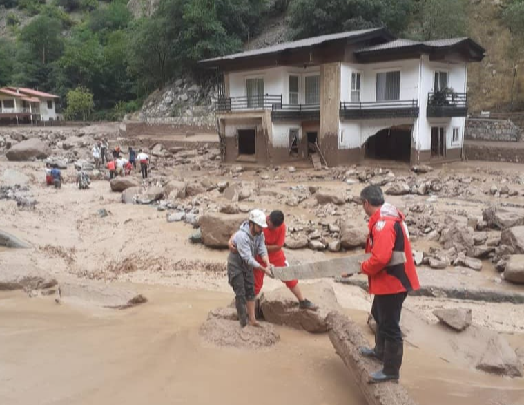 امدادرسانی هلال احمر به ۹۴ خانوار متاثر از سیلاب در مازندران