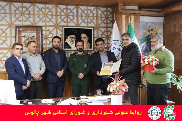 از برگزار کنندگان یادواره شهدای اداری، کارگری چالوس تقدیر بعمل آمد