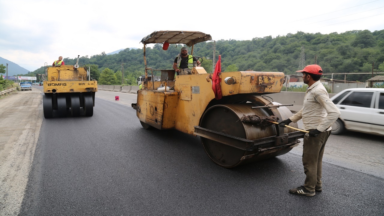 اجرای عملیات روکش آسفالت محور دودانگه شهرستان ساری