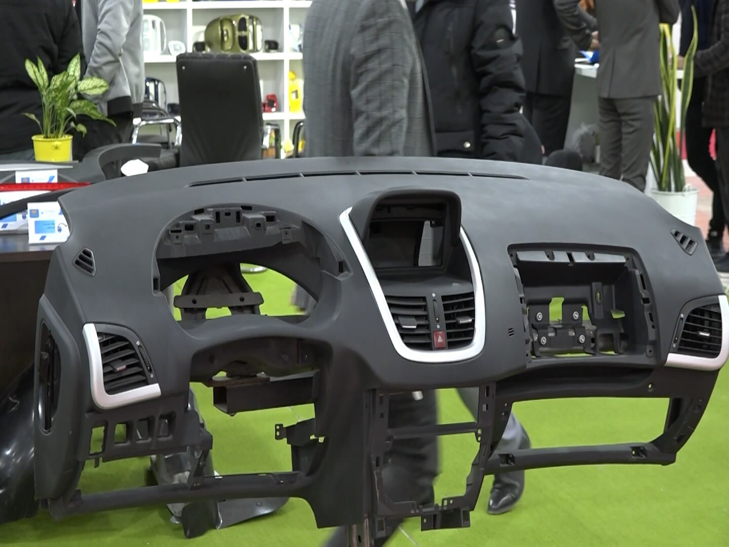 گشایش نمایشگاه تخصصی توانمندیهای صنعت استان در ساری