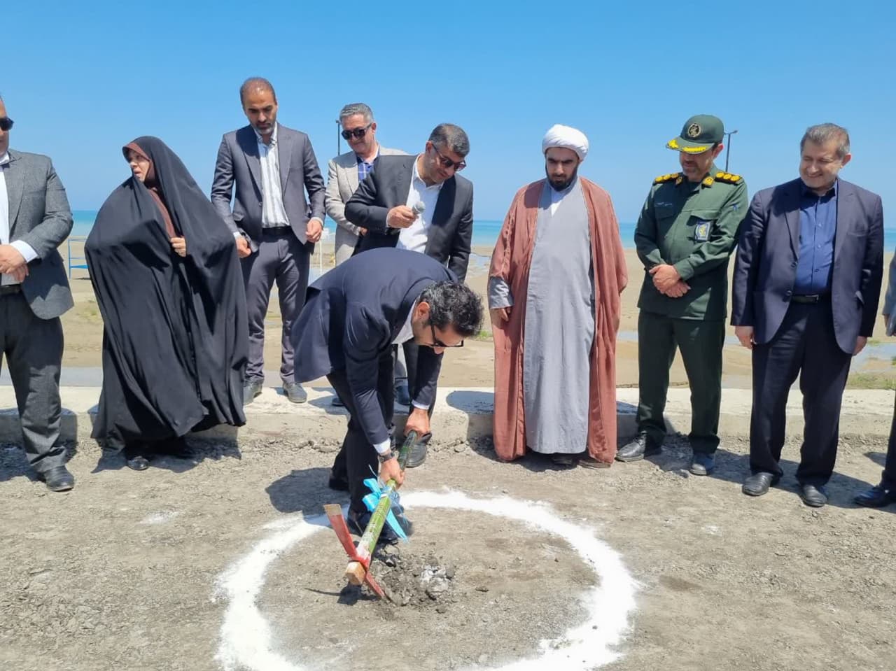 کلنگ فاز اول پروژه پیادهراه ساحلی پلاژ شهرداری رویان به زمین زده شد