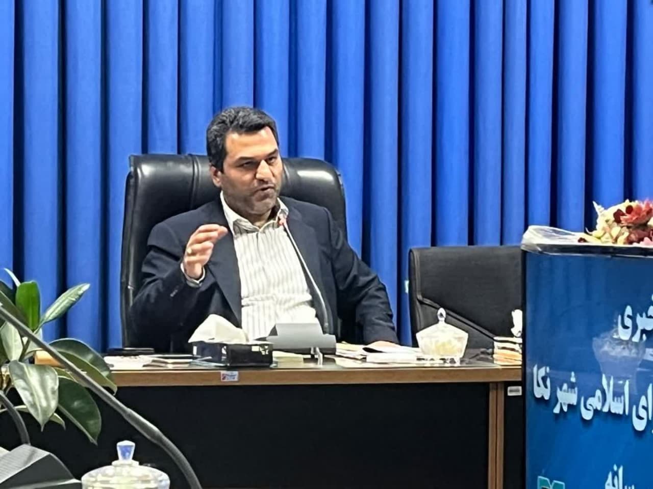 تا زمانی که پروژه های نیمه کاره در شهر هست در نکا می مانم